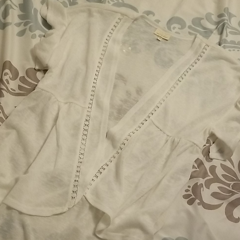 Girls light weight flutter sleeved cardigan